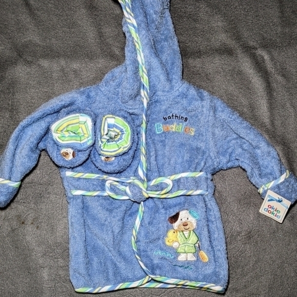 NWT Okie dokie baby hooded cotton bath robe and matching slippers size 6-9 month